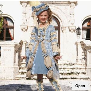 Chasing fireflies, light blue, duchess costume